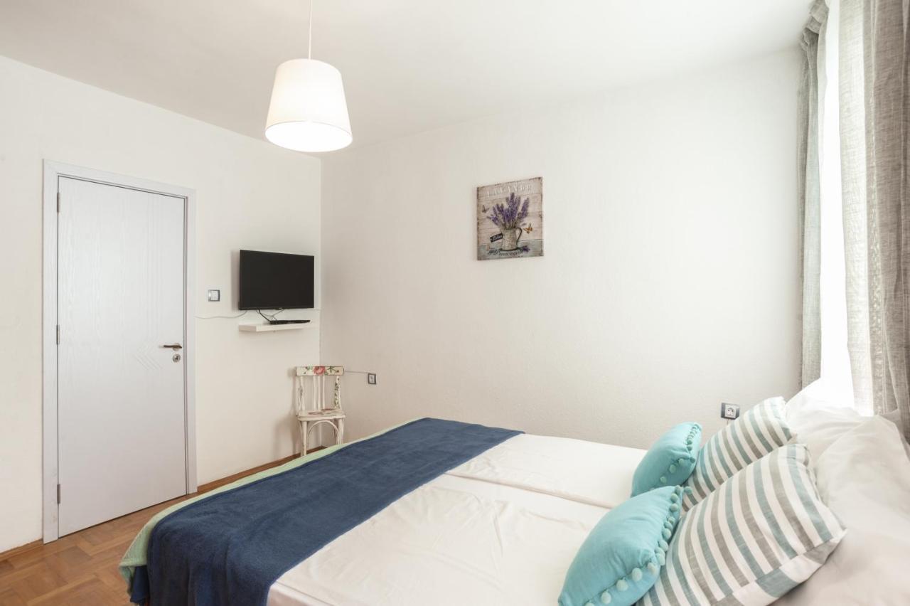 Sea Apartment Colours Burgas Bagian luar foto