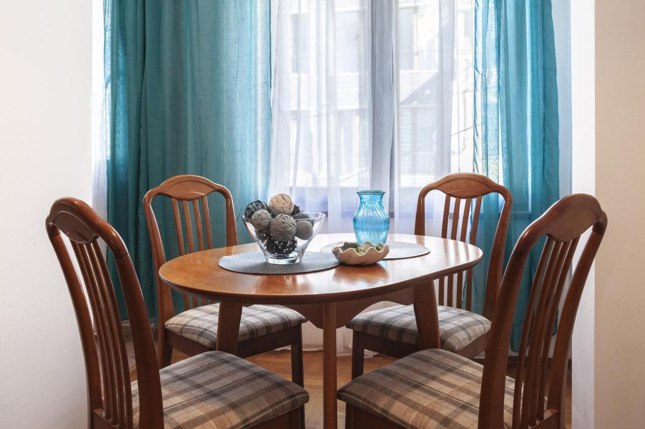 Sea Apartment Colours Burgas Bagian luar foto